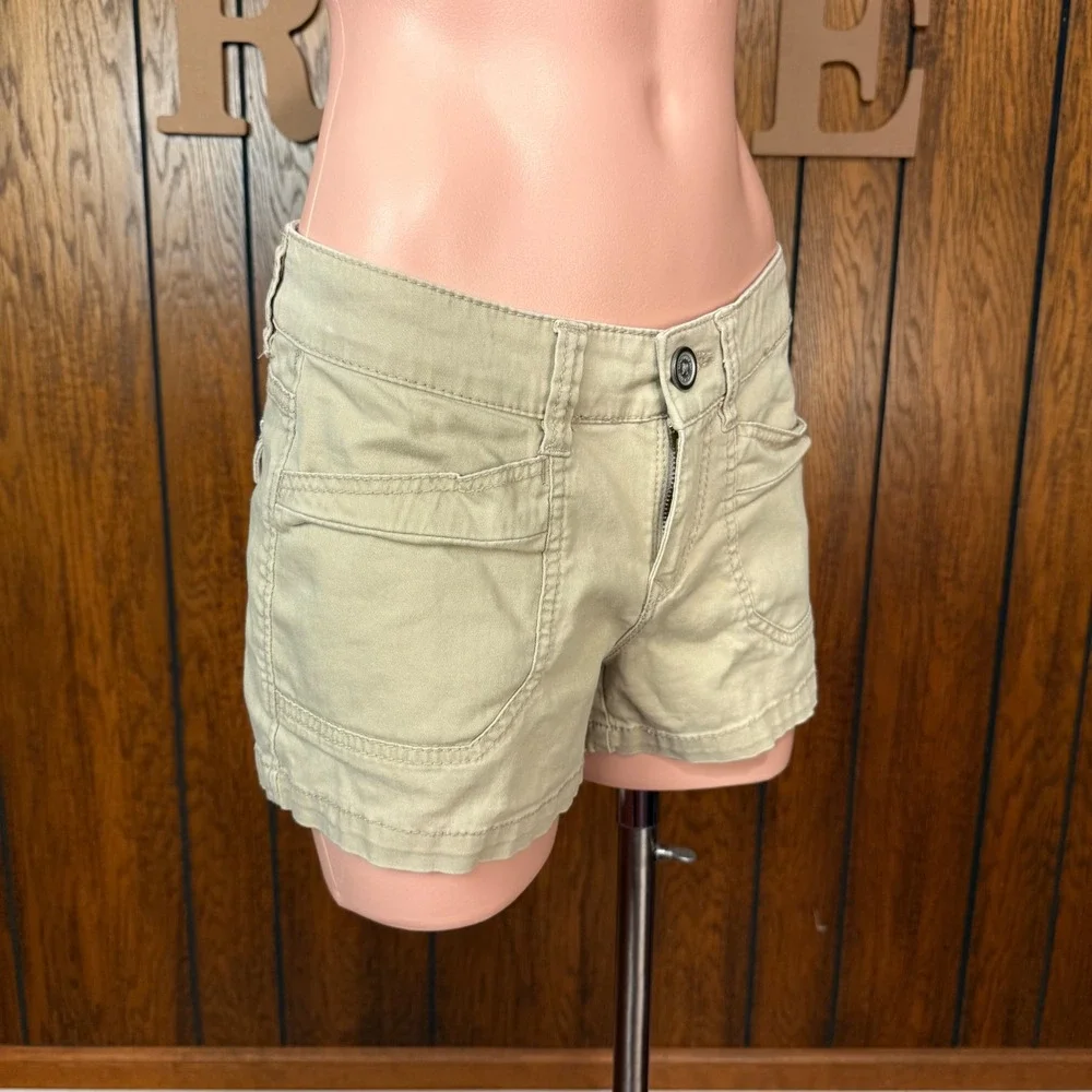 Tan Khaki Unionbay Cargo Shorts Women 3 Low Rise Y2K Indie Sleaze Utility Grunge